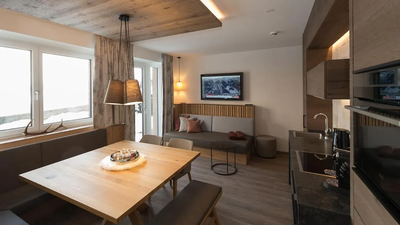 Der Zirmhof In Saalbach - Joker Card Included In Summer Apartment Saalbach-Hinterglemm